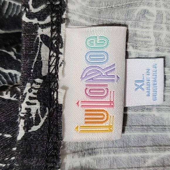 🆕️ LuLaRoe "JOY" Vest size XL New With Tags *Firm* black and white - Picture 7 of 8